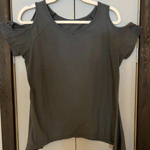 Cold shoulder tee